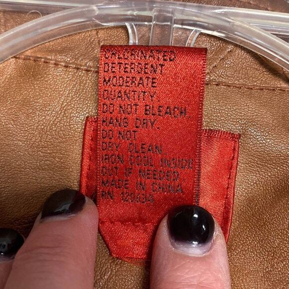 V Cristina Carmel/Brown Faux Leather Vest Size Small NEW - Picture 6 of 6